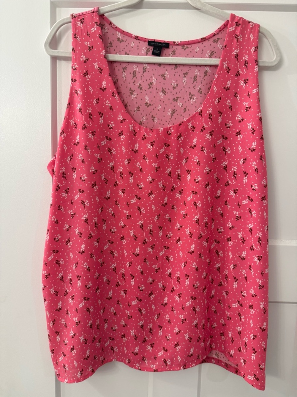 Ann Taylor Pink Floral Sleeveless Scoop Neck Top